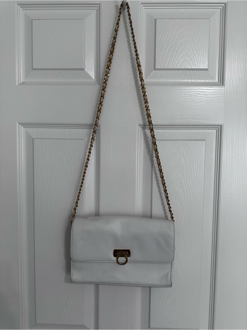 Giani Bernini White Shoulder Bag with Gold Chain